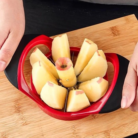 Coupe pomme tranchant en 8 quartiers une pomme