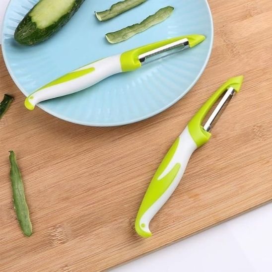 Econome à lames dentelées et économe à lames plates