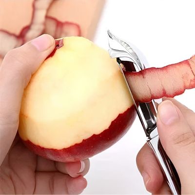 Épluches légumes pèle une pomme