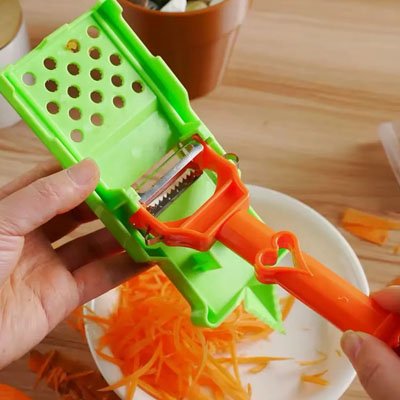 Eplucheur legume manipulé pour julienne de carotte