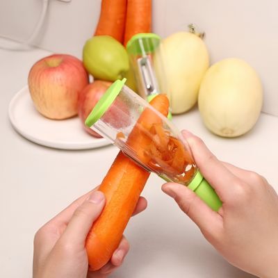 Éplucheuse légumes avec réservoir épluche une carotte