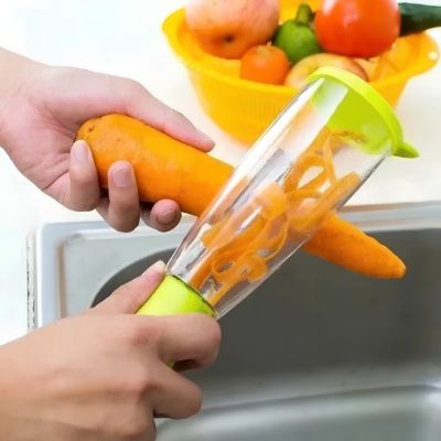 Éplucheuse légumes avec réservoir pèle une carotte