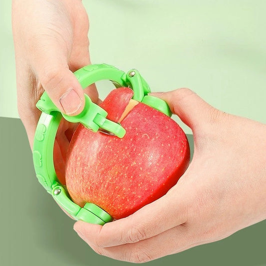 Pèle pommes utilisé par mains homme