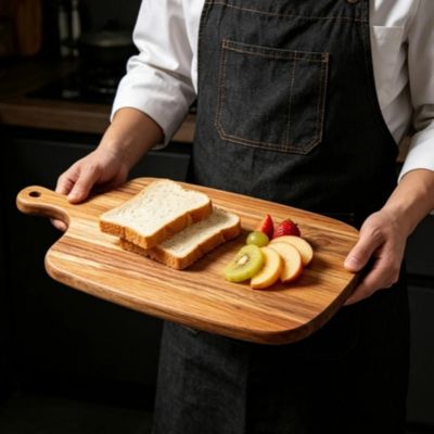 Planche à découper bois utilisée pour service
