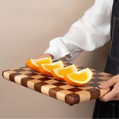 Planche à découper en bois damier pour servir