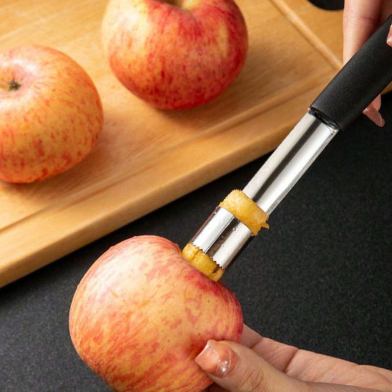 Pomme évidée par vide pommes à poignée noire