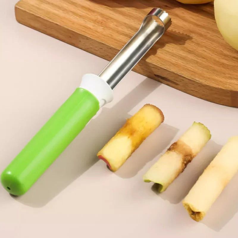 vide pomme déposé contre planche à découper en bois