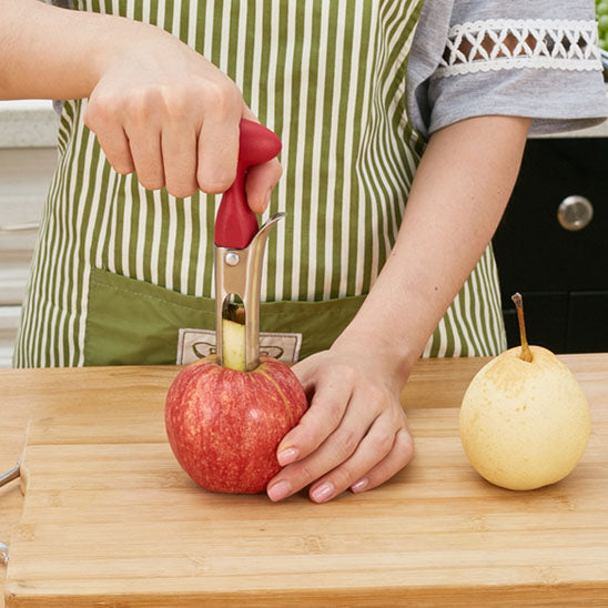 vide pomme enfonce coeur de la pomme