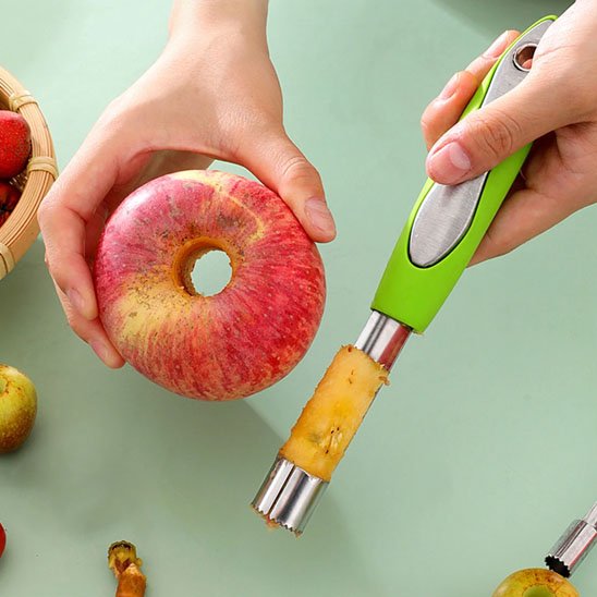 Vide pommes avec trognon et pomme évidée