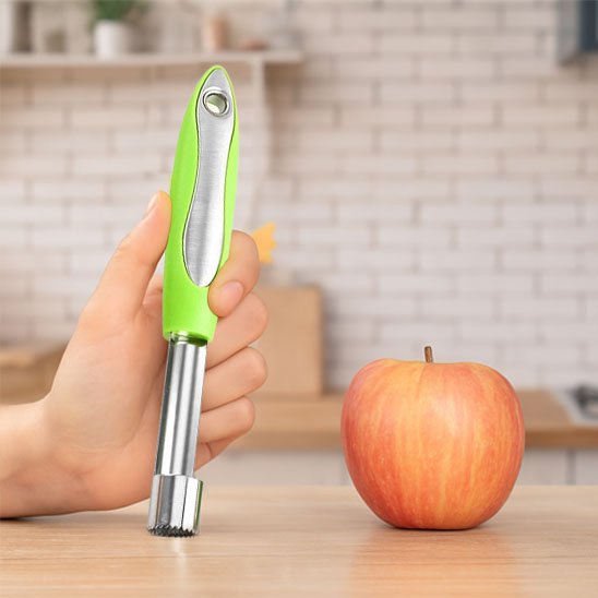 Vide pommes et pomme présentés côte à côte